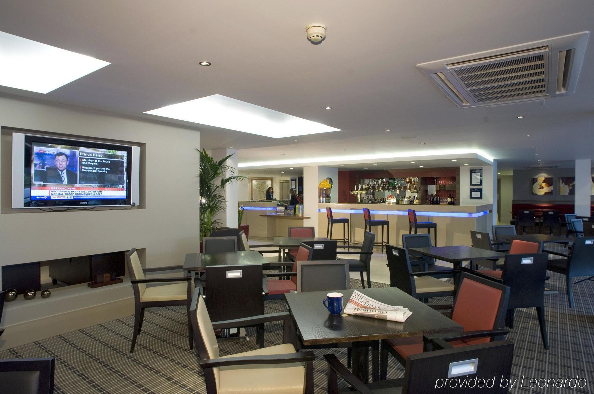 Holiday Inn Express Milton Keynes, An Ihg Hotel Restaurant photo