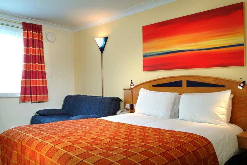 Holiday Inn Express Milton Keynes, An Ihg Hotel Chambre photo