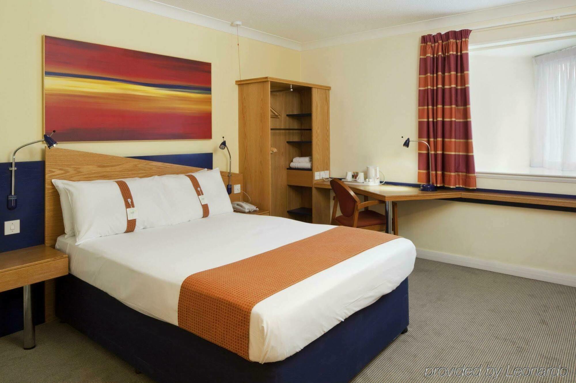 Holiday Inn Express Milton Keynes, An Ihg Hotel Extérieur photo